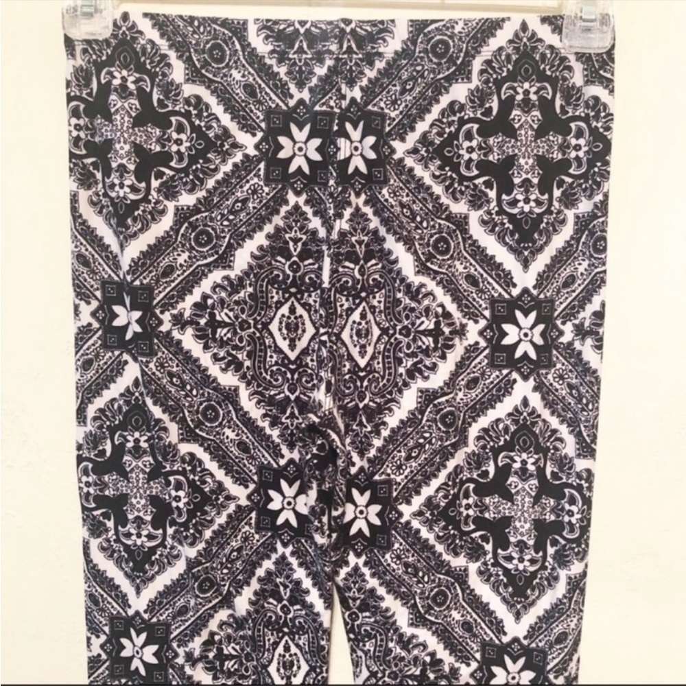 Cute Fancy Fans Black & White Patterned Leggings - Size S/M - Picture 6 of 9